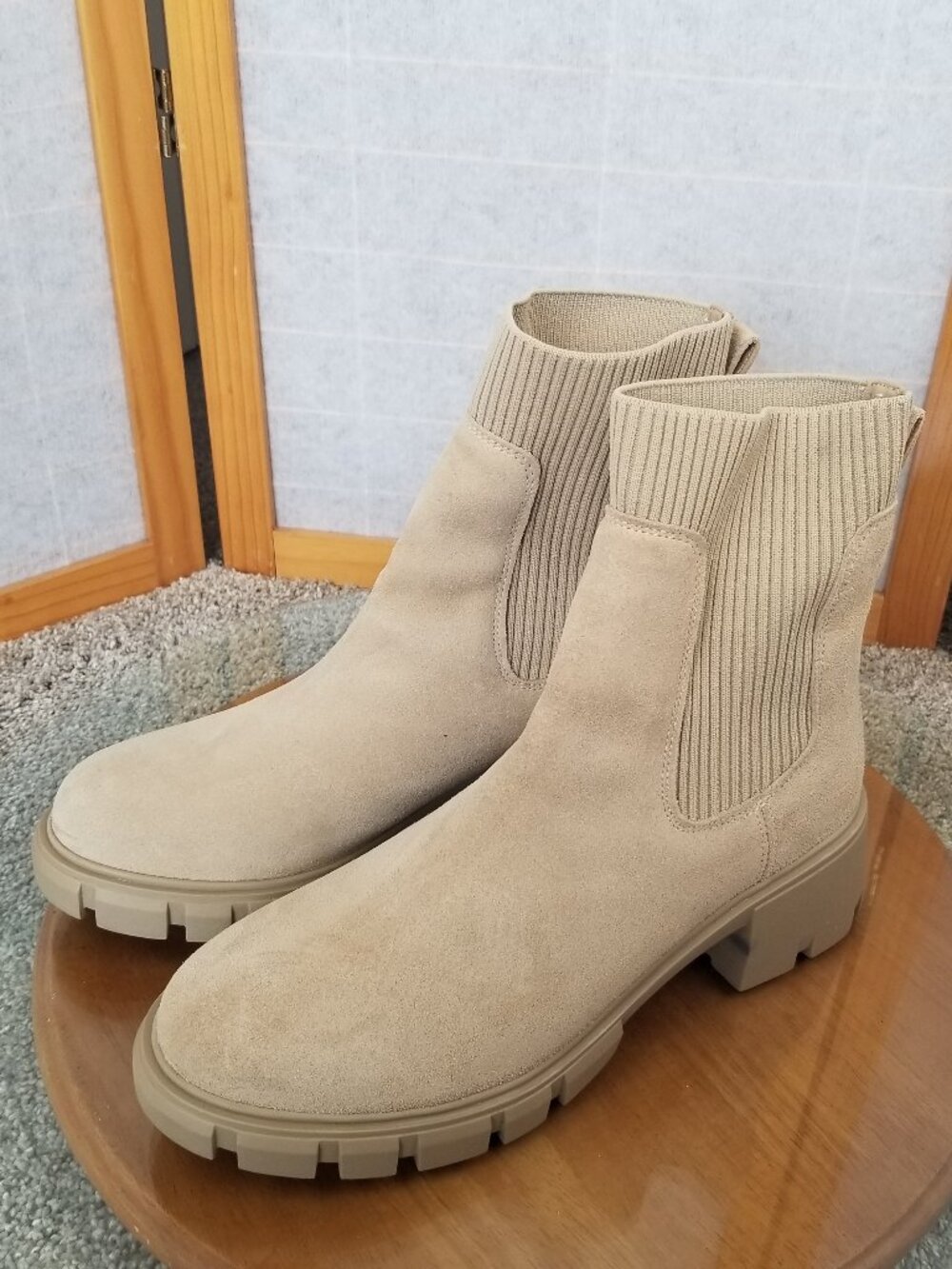 Steve Madden Haylee Lug Sole Boots Sand Suede Sock Pull On Style Women's Size 11